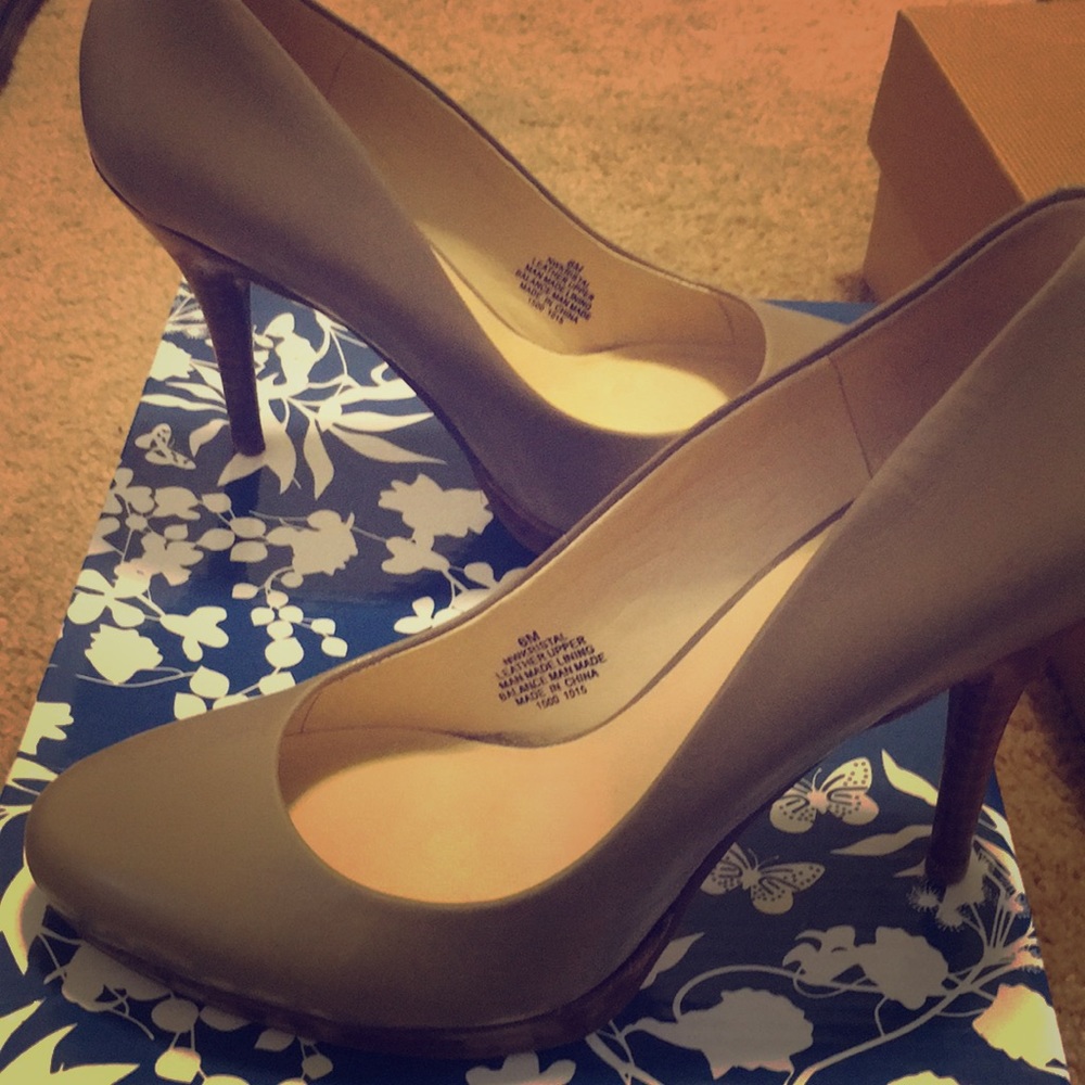 Grey heels w/ wood color heel